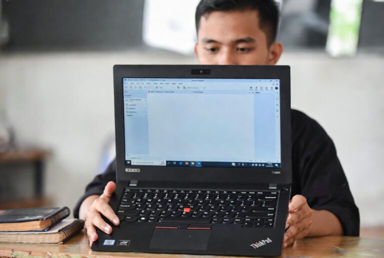 Sewa Laptop Semarang Terdekat Paling Praktis